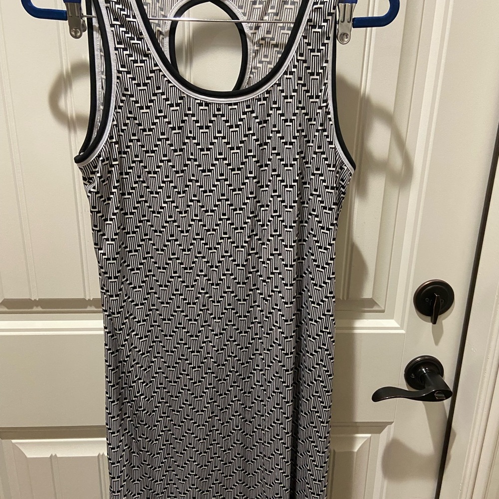 Max Studio Black and White Sleeveless Sheath Dress